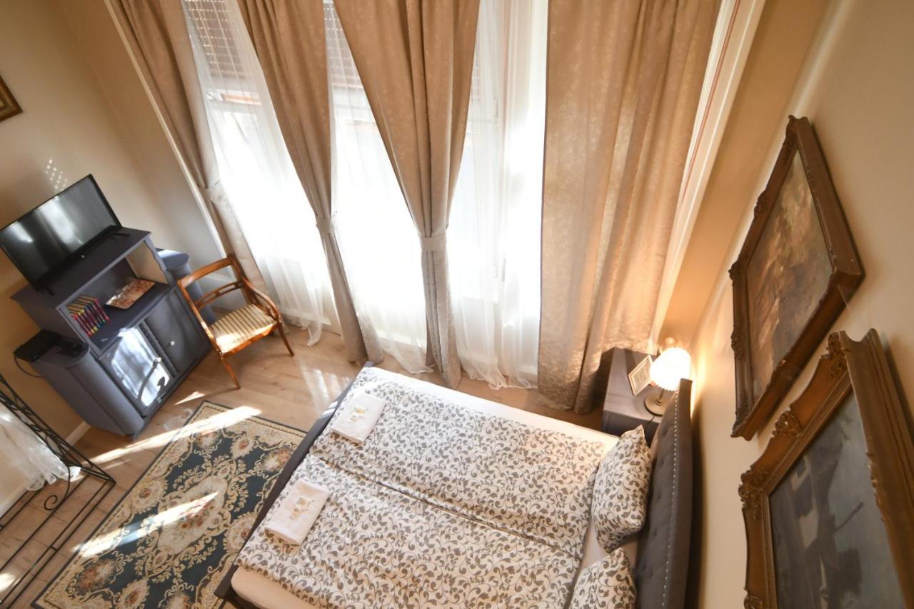 Tulipán Villa Panzió Szolnok Exterior foto